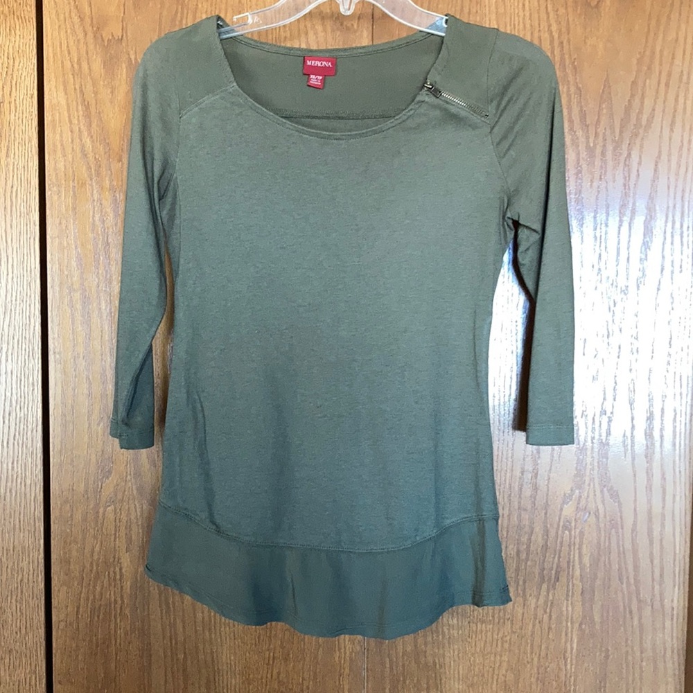 Merona Green Top With Zipper Shoulder Size XS